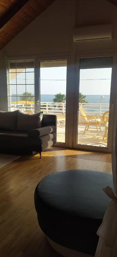 Suite In Front Of The Sea Nea Thesi Exterior foto